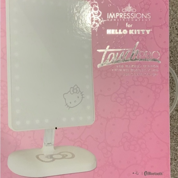 Hello Kitty Edition Touch Pro LED Makeup Mirror - Picture 6 of 7
